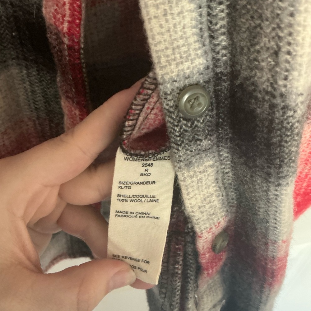 Woolrich Women’s Red and Gray Plaid Button Up Flannel 100% Wool - Picture 4 of 4
